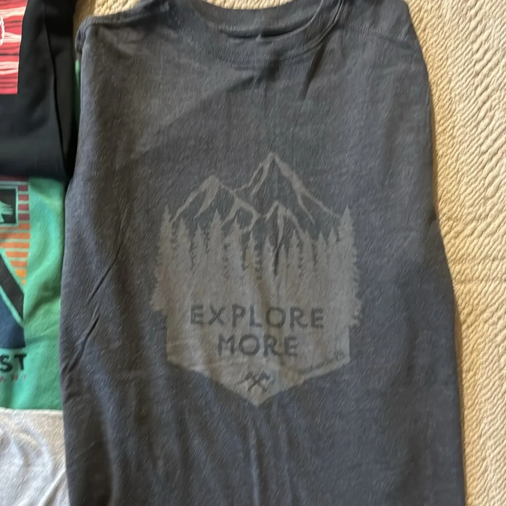Lot of 5 graphic tees - Picture 6 of 6
